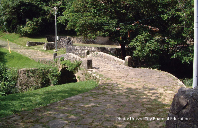 Futenma Sankei-Michi (Paved Stone Path of Touyama)